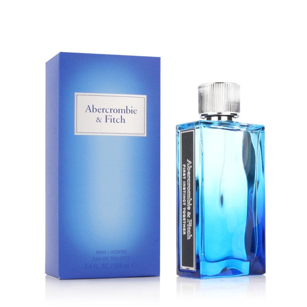 Flacone di profumo blu e scatola. Sulla scatola c'è scritto "Abercrombie & Fitch". Il flacone ha un tappo argentato.