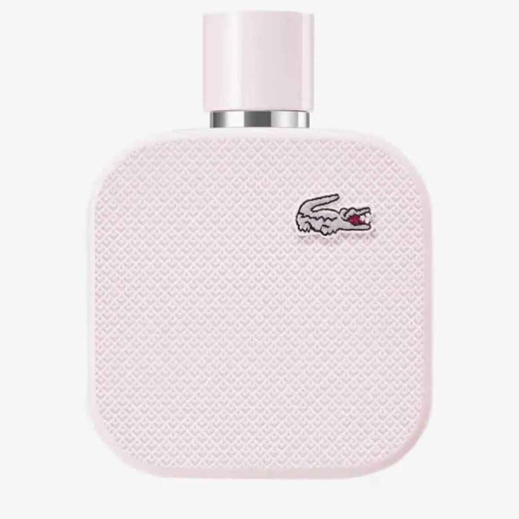 Flacone rosa Lacoste L.12.12 Rose Eau de Parfum. Logo coccodrillo. Forma quadrata, superficie strutturata.