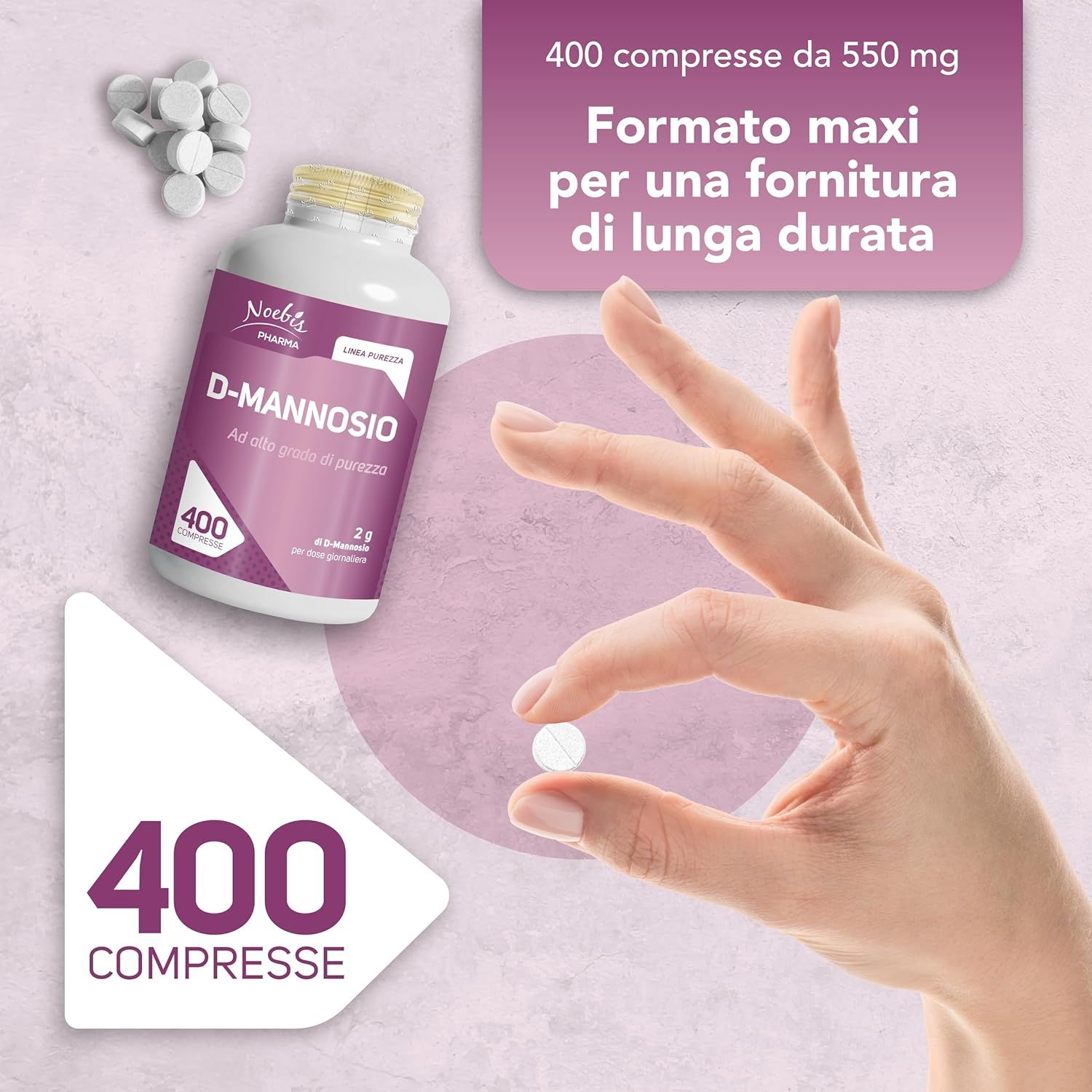 Flacone D-Mannosio Noebis Pharma, 400 compresse. Una mano tiene una compressa.