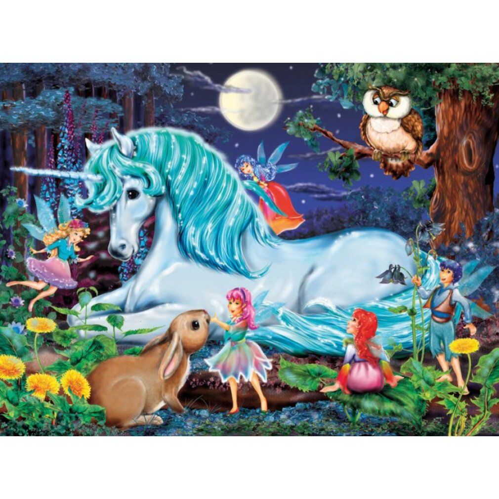 Puzzle con unicorno, fate, coniglio e gufo nella foresta. Luna piena nel cielo notturno. Pezzi non visibili.