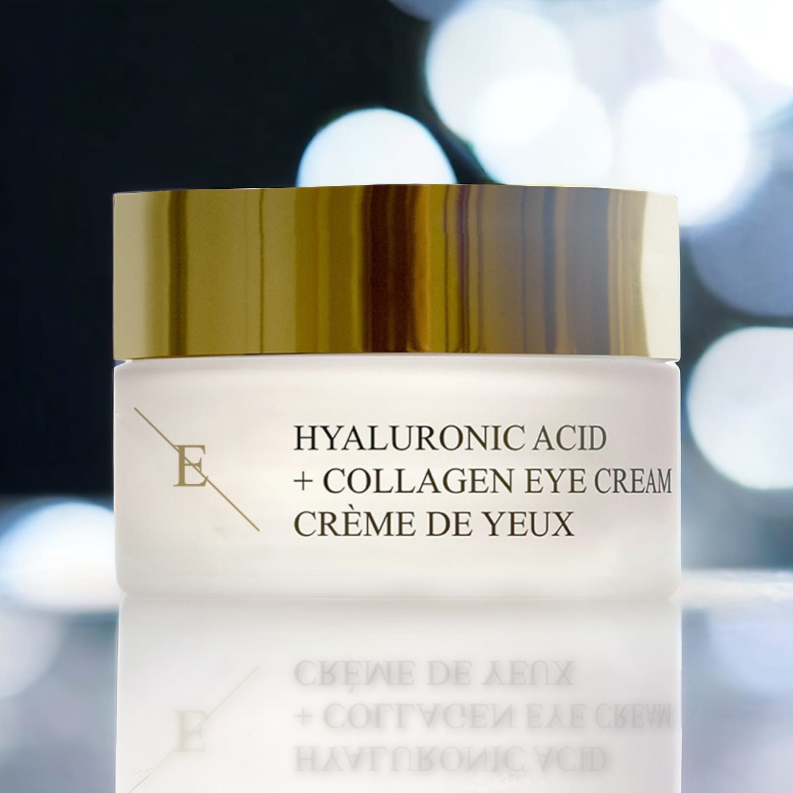 Vasetto di crema con coperchio dorato. Testo: Acido Ialuronico + Crema Contorno Occhi al Collagene. Sfondo riflettente.