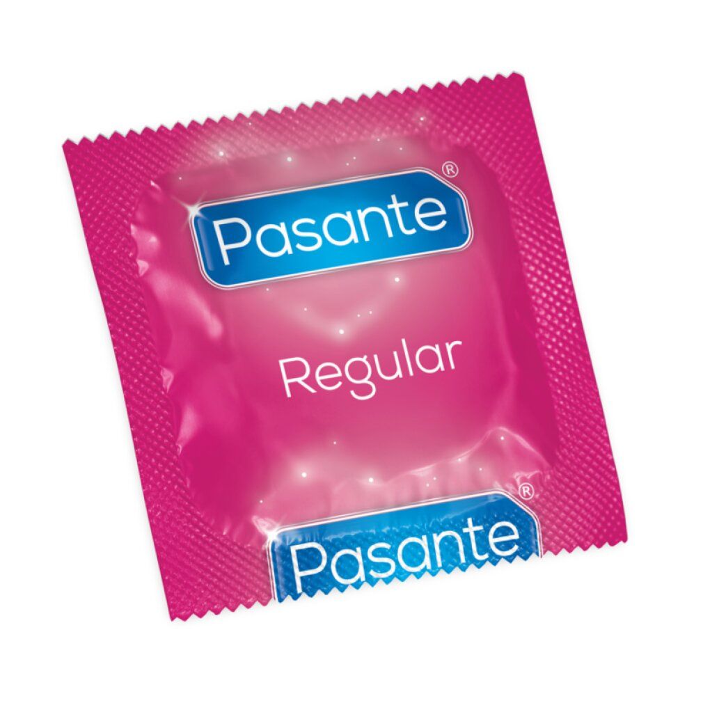 Preservativo Pasante Regular confezionato singolarmente in foglio rosa. Marchio e nome del prodotto visibili.
