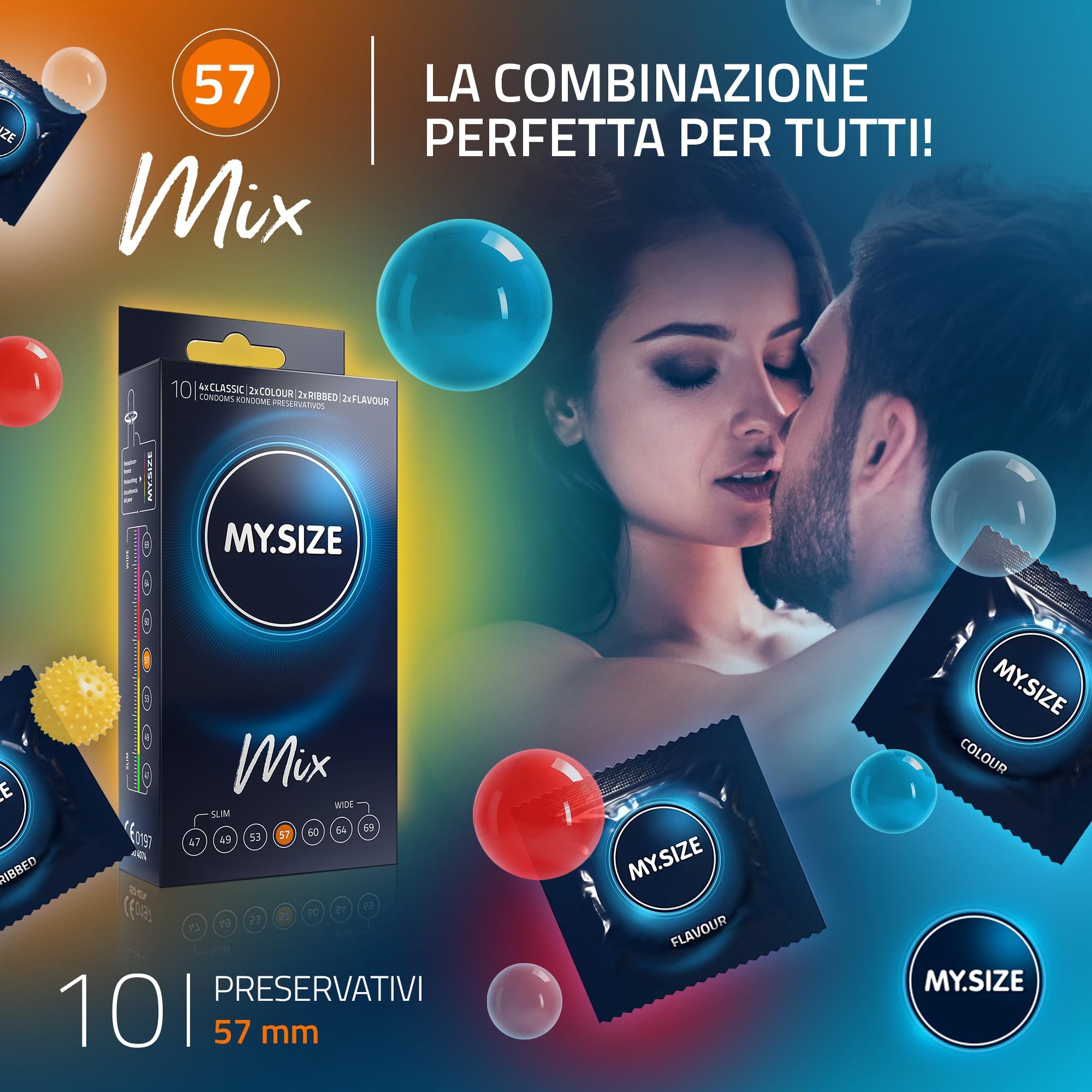 Preservativi MY.SIZE Mix: 10 pezzi, 57mm. Confezione accanto a una coppia che si bacia. Preservativi singoli e bolle visibili.
