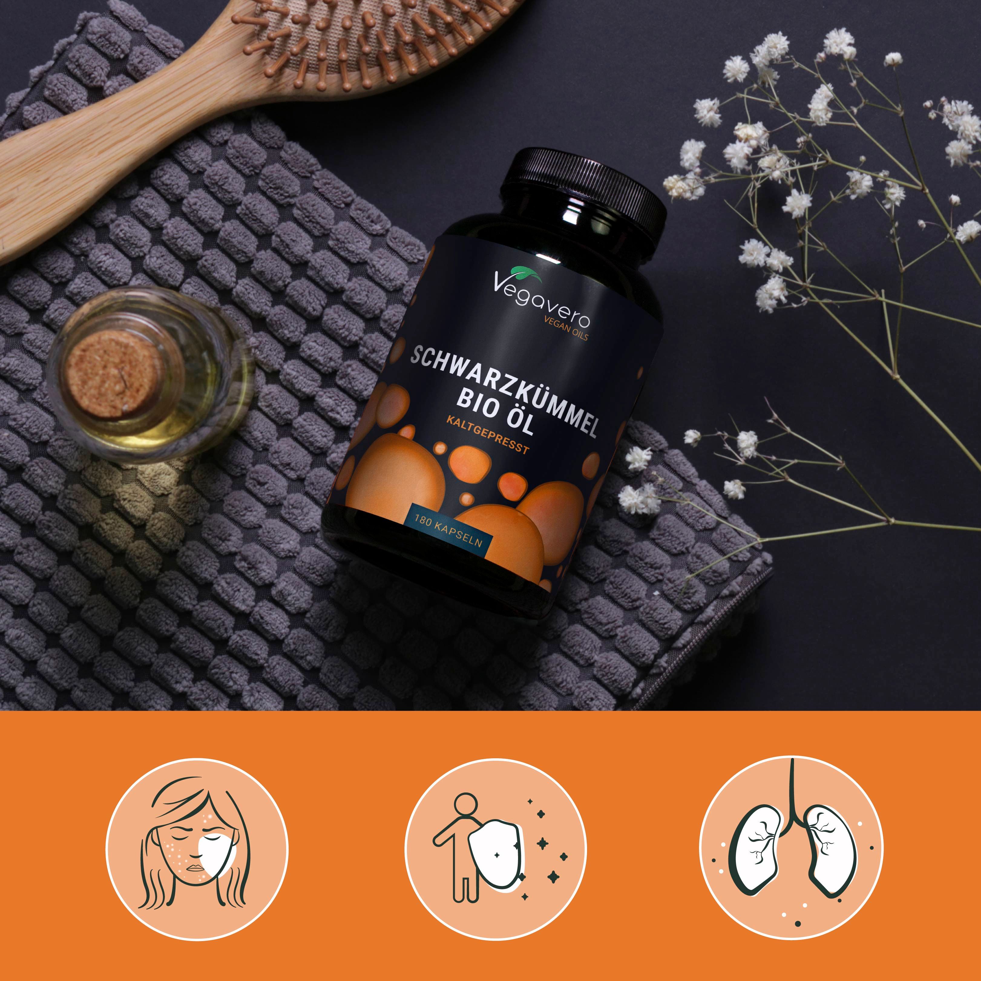 Bottiglia di VEGAVERO Schwarzkümmel BIO Öl accanto a spazzola per capelli e bottiglia di olio. Icone: viso, sistema immunitario, polmoni.