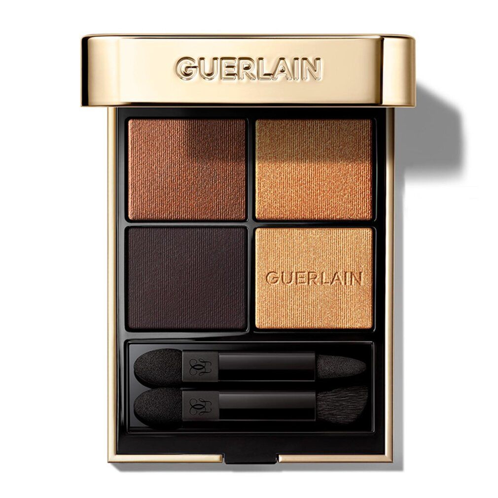 Palette ombretti Guerlain con quattro colori e applicatori. Astuccio dorato con scritta "GUERLAIN".