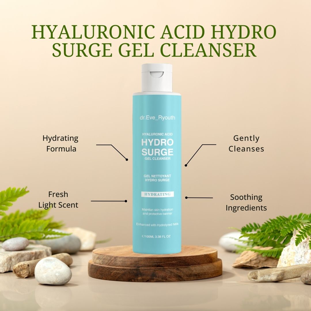 Gel nettoyant Hydro Surge azzurro su piedistallo in legno. Scritta: Hydro Surge Gel Cleanser, Hydrating. Testo: Hydrating Formula, Fresh Light Scent.