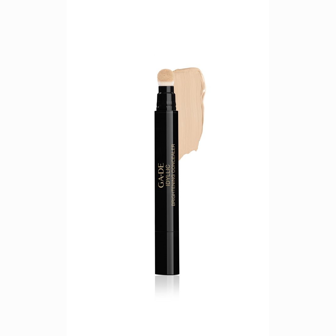 Penna nera con applicatore chiaro e traccia di colore. Scritta: GA-DE IDYLLIC Brightening Concealer.
