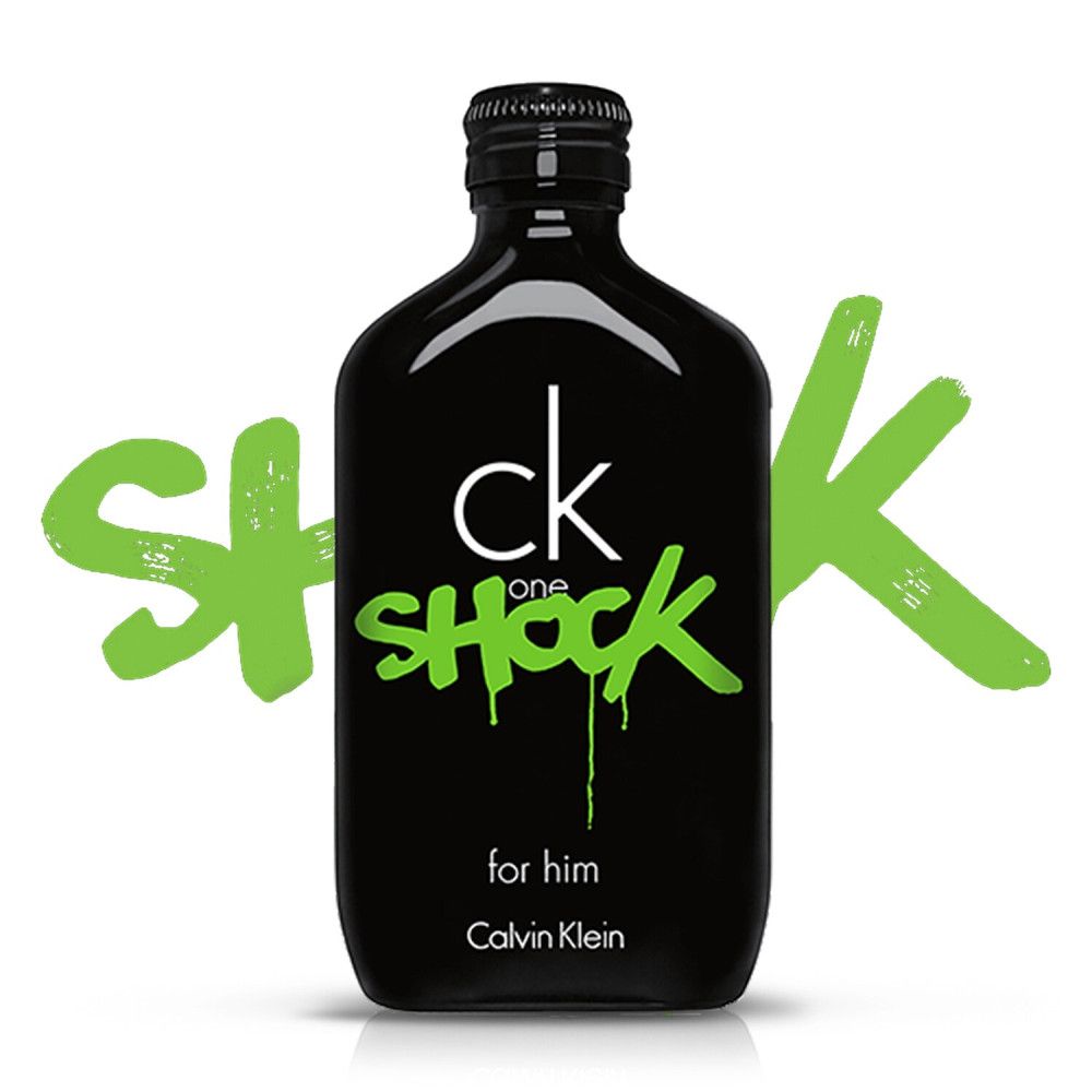 Flacone nero con scritta verde: ck one SHOCK for him. Calvin Klein. Sfondo bianco.