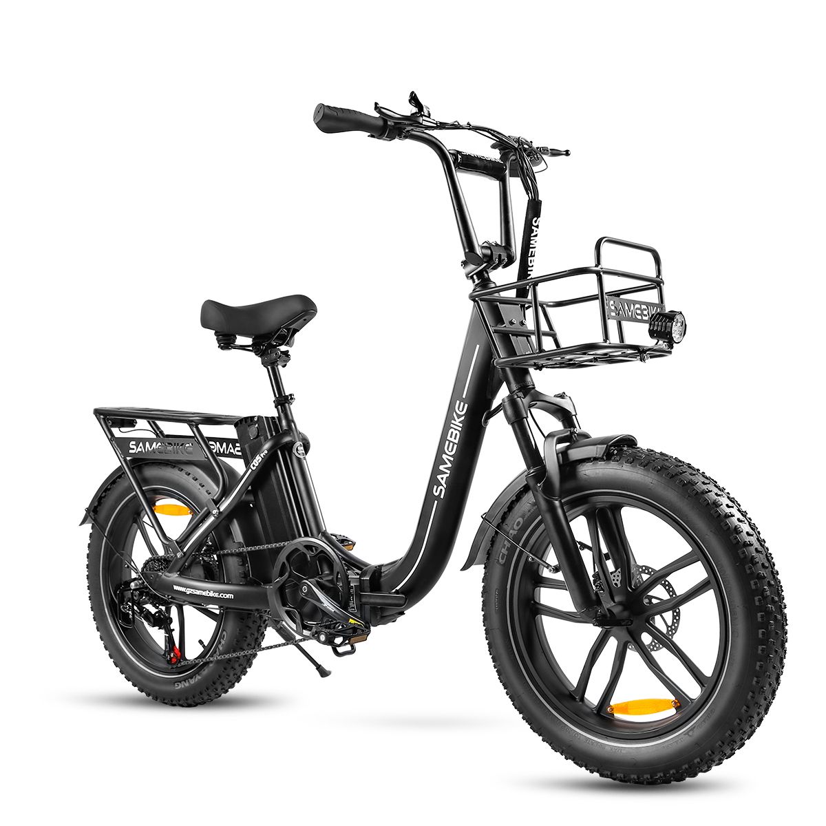 E-bike SAMEBIKE C05 Pro nera con cestino, portapacchi e pneumatici larghi. Marchio visibile.