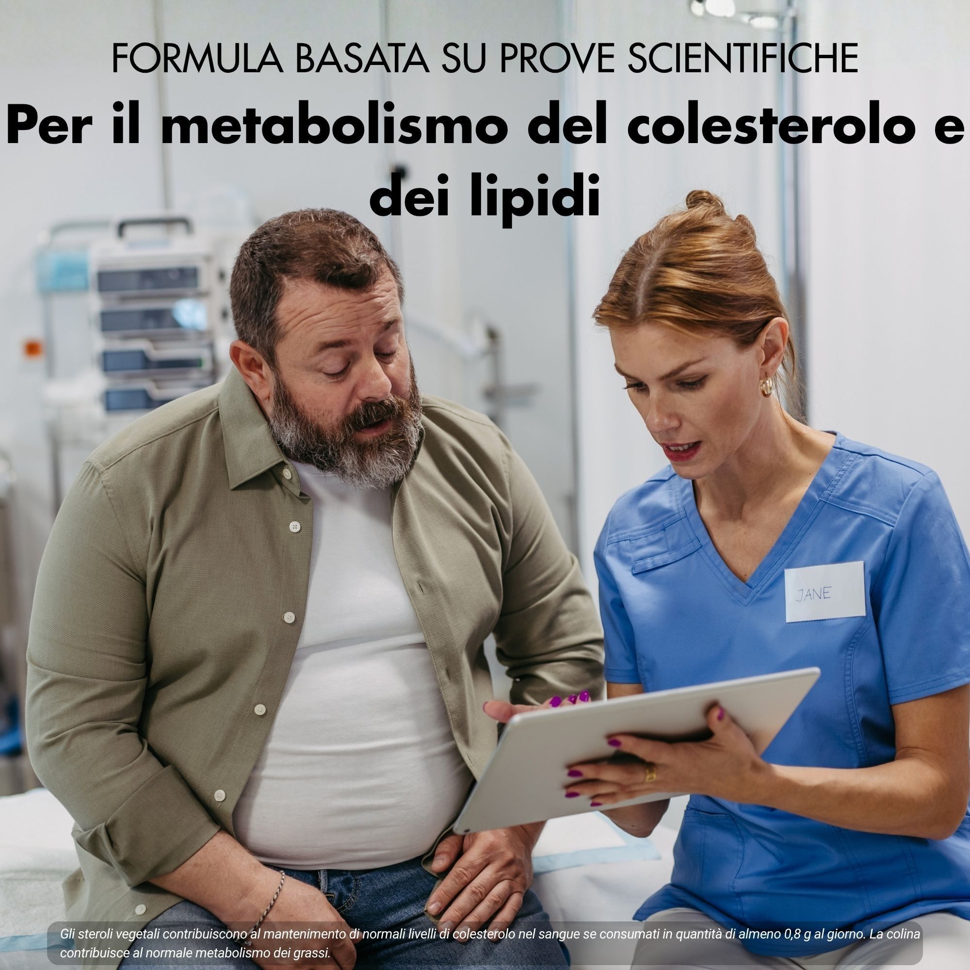 Medico e paziente. Il medico mostra un tablet. Testo: Metabolismo del colesterolo e dei lipidi. XTRA FUEL.