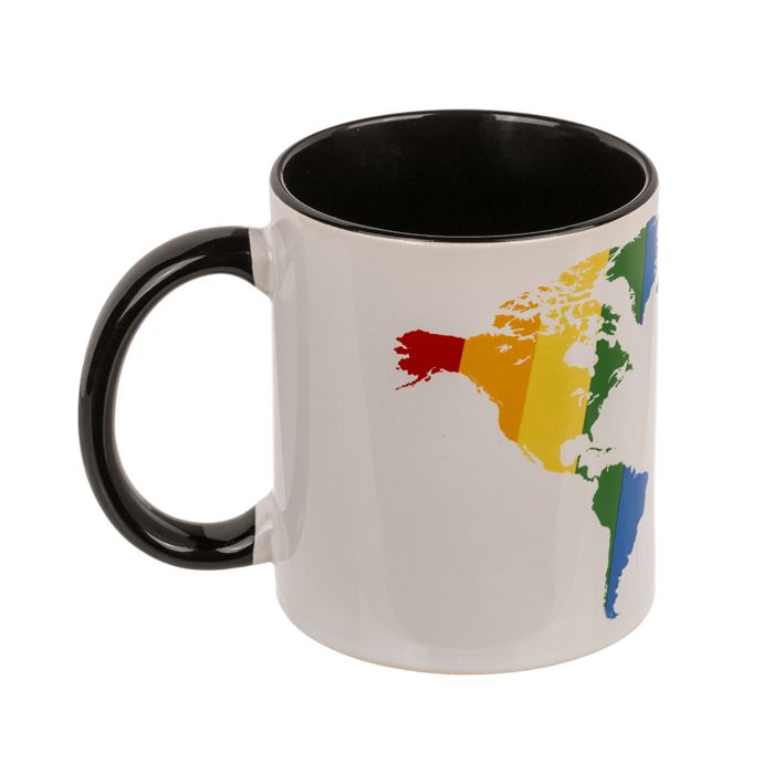 Tazza con mappa del mondo colorata e manico nero. Interno nero. Senza confezione.
