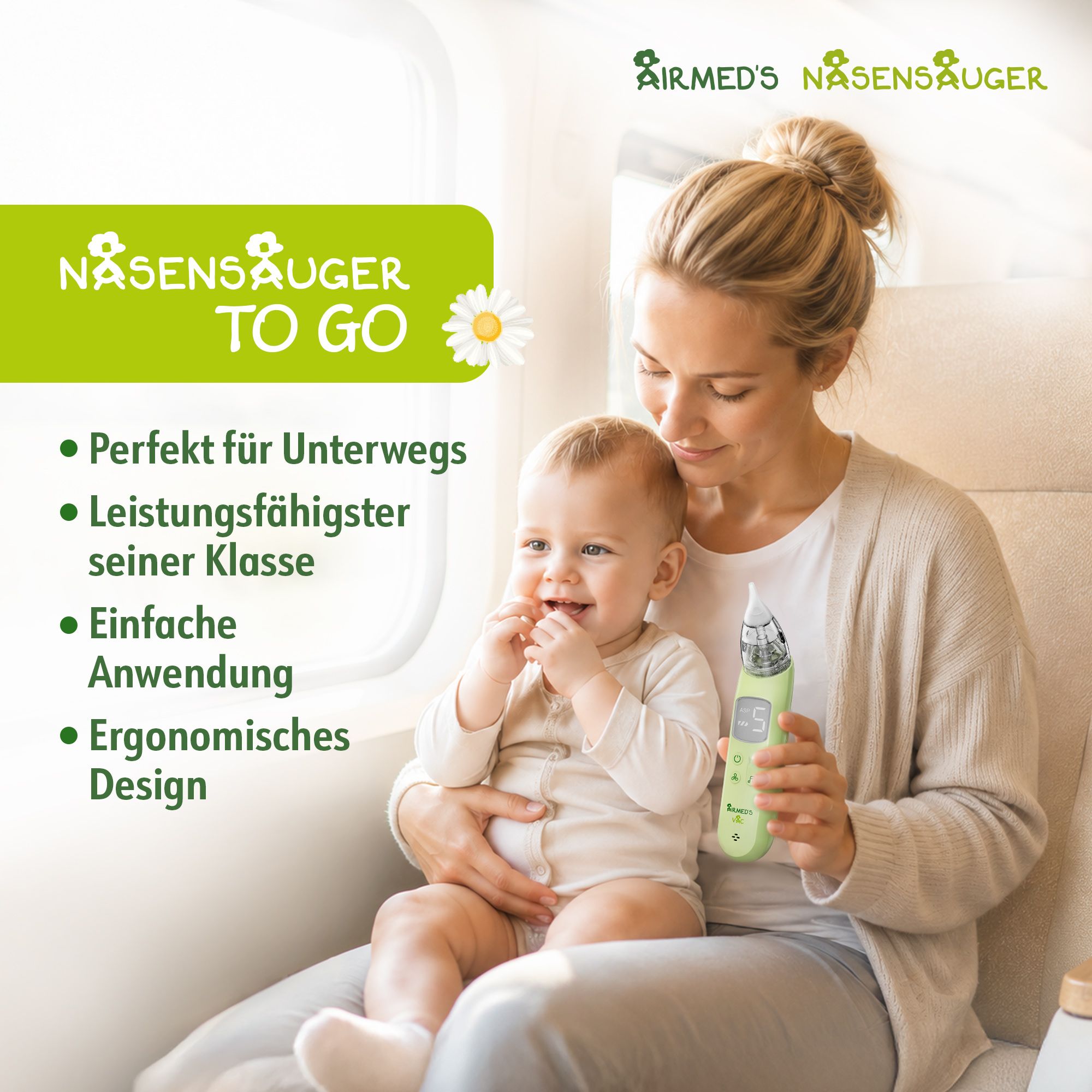 Madre con bambino che tiene un aspiratore nasale verde. "Aspiratore nasale TO GO" per i viaggi.