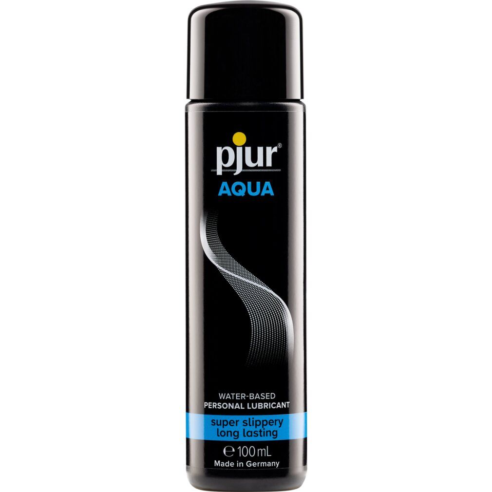Flacone nero con fascia blu. Scritta: pjur AQUA. Testo: water-based personal lubricant, super slippery long lasting. Prodotto in Germania.