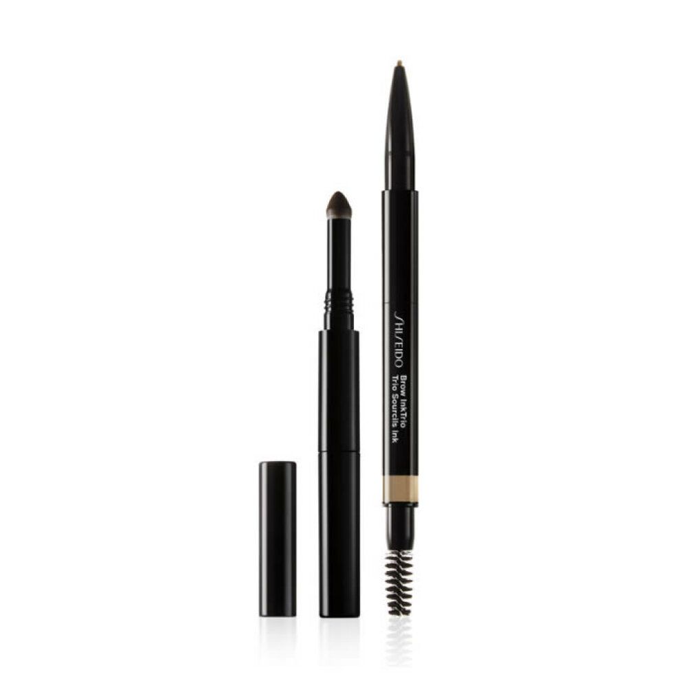 Matita per sopracciglia nera, applicatore di polvere e spazzola. Scritta: Shiseido Smk Brow Inktrio 02 Taupe.