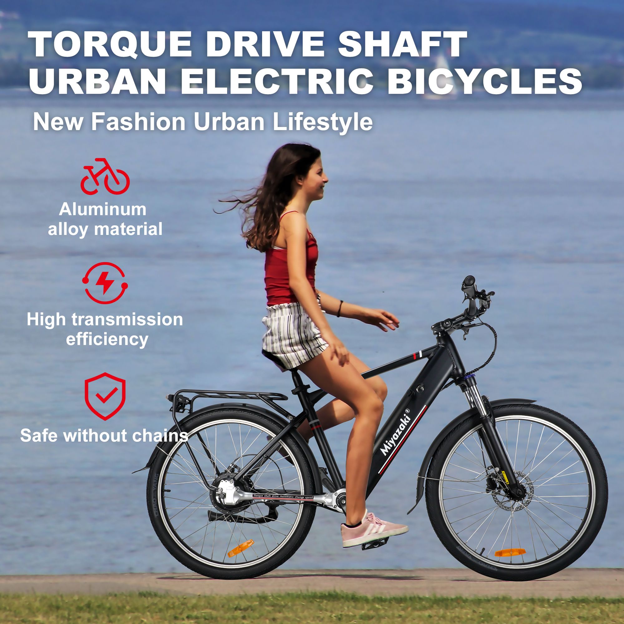 Bicicletta elettrica Miyazaki nera. Una donna in bicicletta in riva al lago. Testo: lega di alluminio, alta efficienza di trasmissione, sicura senza catene.