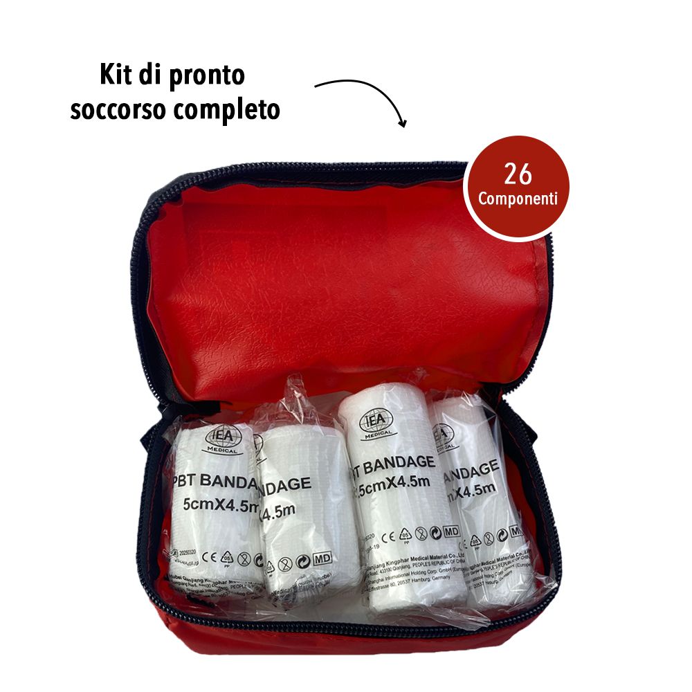 Borsa di pronto soccorso rossa aperta con bende. Contiene 26 pezzi. Bende stampate.