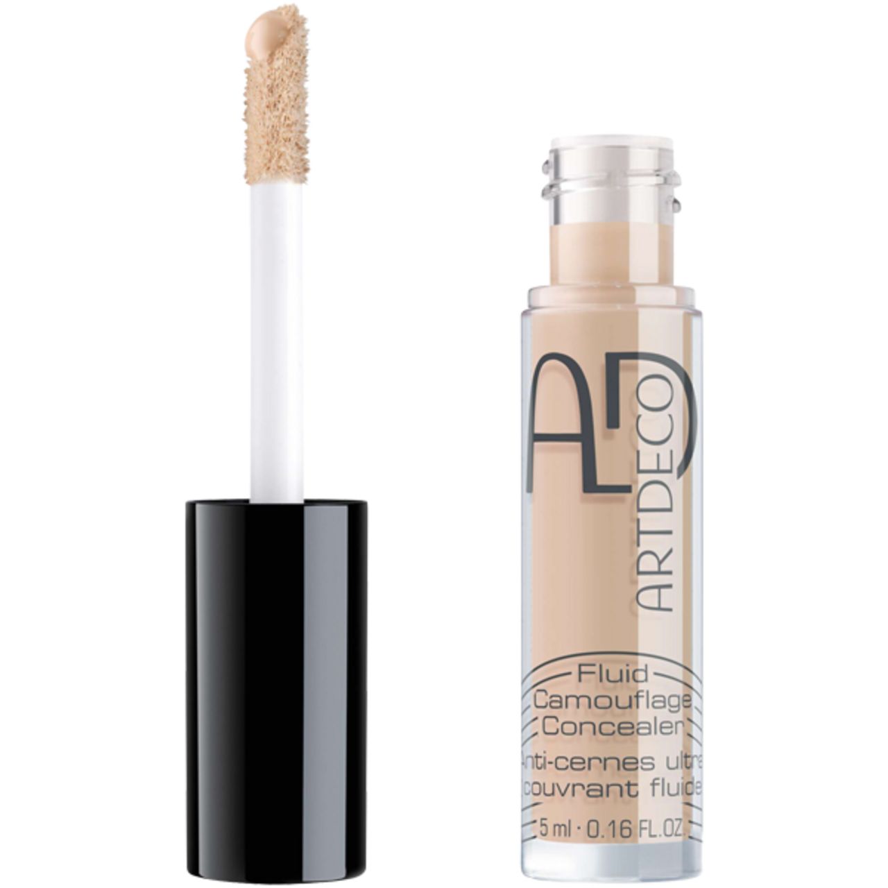 Artdeco Concealer Fluid Camouflage. Flacone e applicatore. Applicatore con punta in spugna. Testo: Fluid Camouflage Concealer, 5ml.