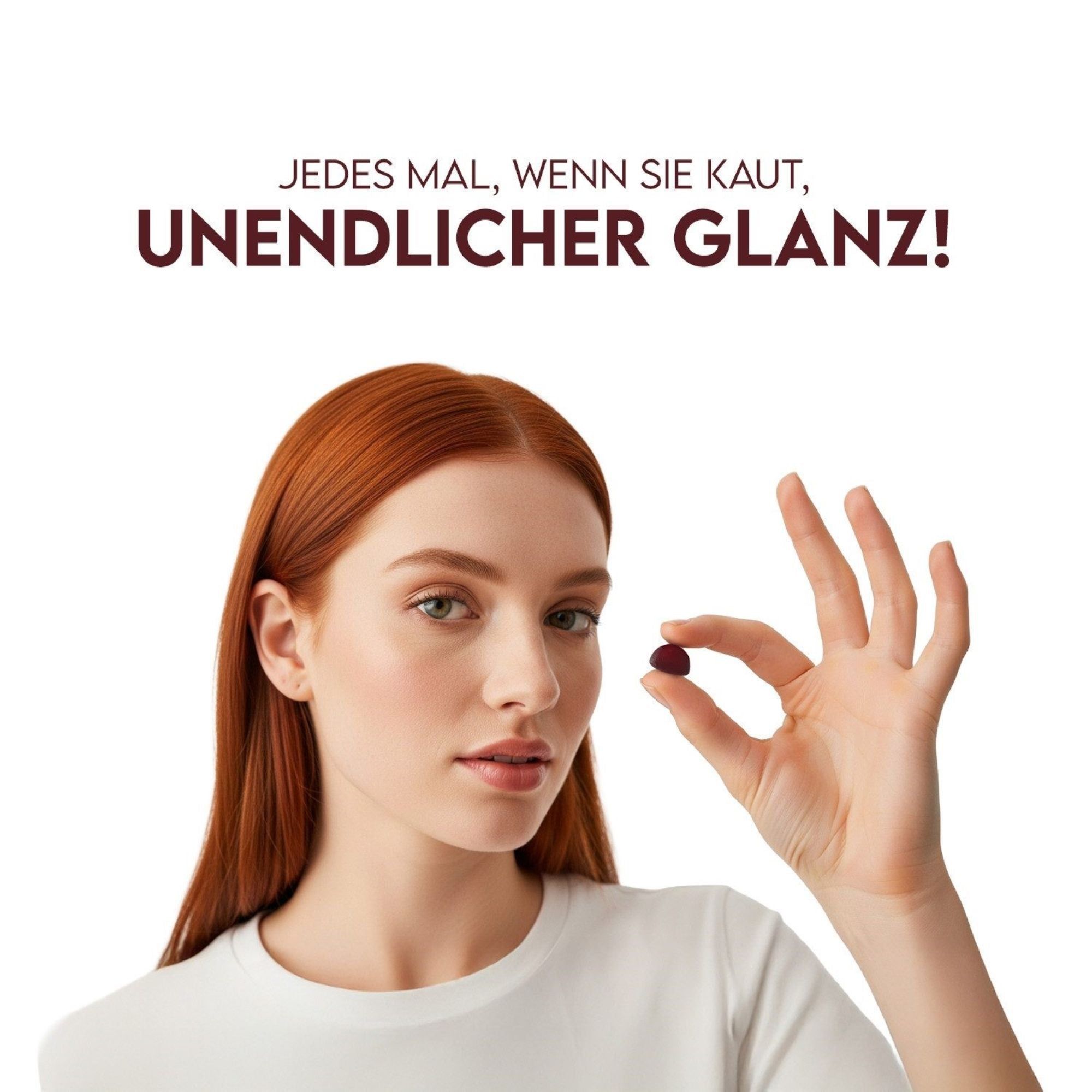 Una donna tiene una singola caramella gommosa VITA CEEL Skin tra pollice e indice.