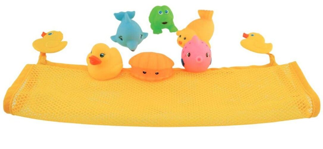 Rete da vasca gialla con animali galleggianti. Anatra, delfino, rana, pesce, conchiglia e stella marina.