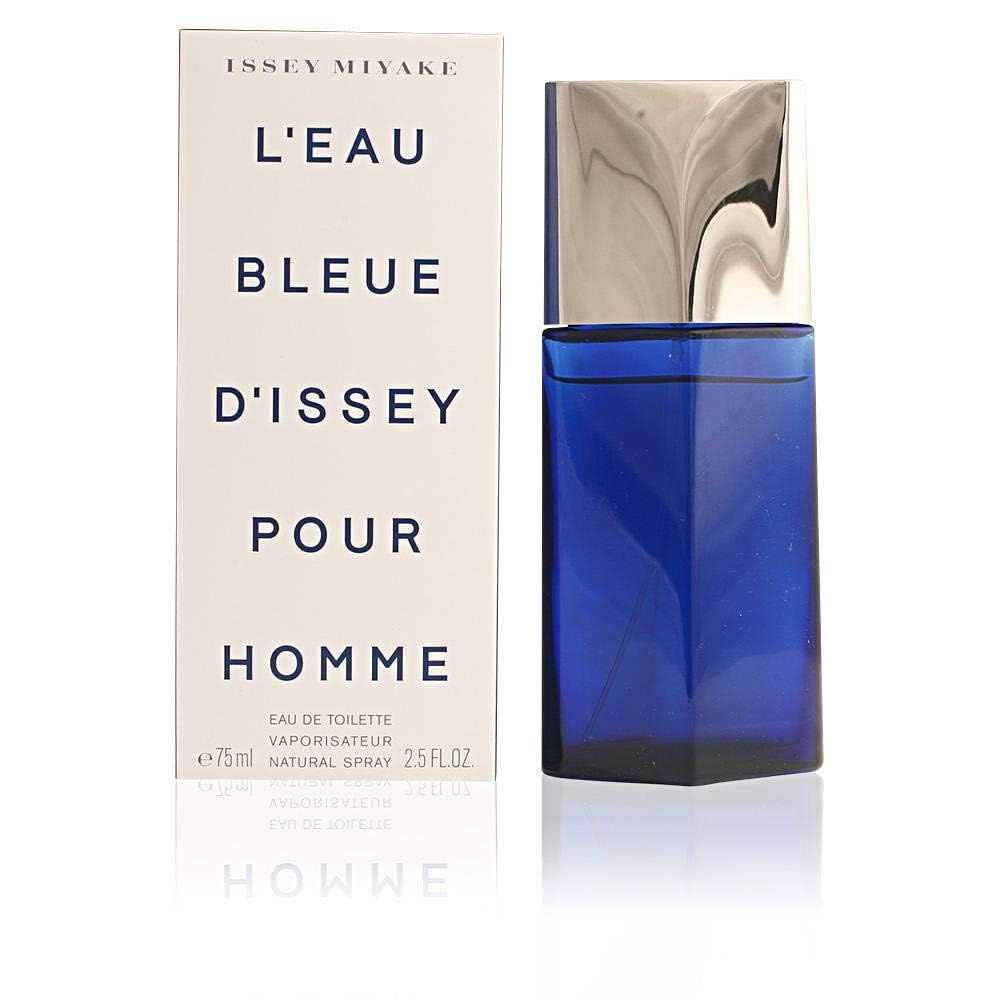Flacone di profumo blu e confezione. Scritta: L'Eau Bleue d'Issey Pour Homme. Flacone accanto alla confezione.