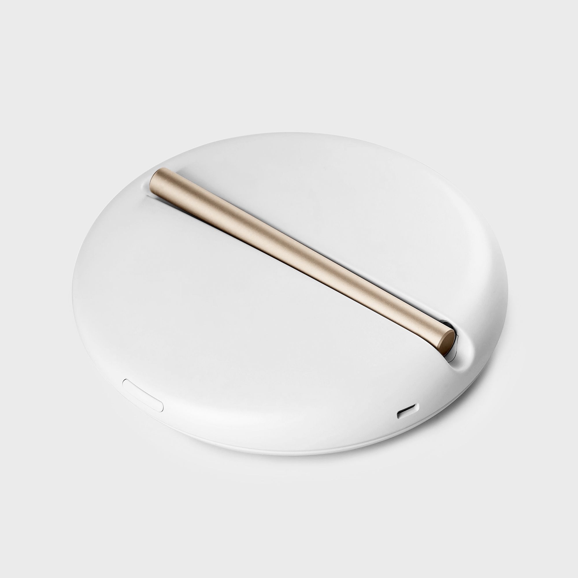 Specchio LED portatile chiuso, bianco con accento dorato.