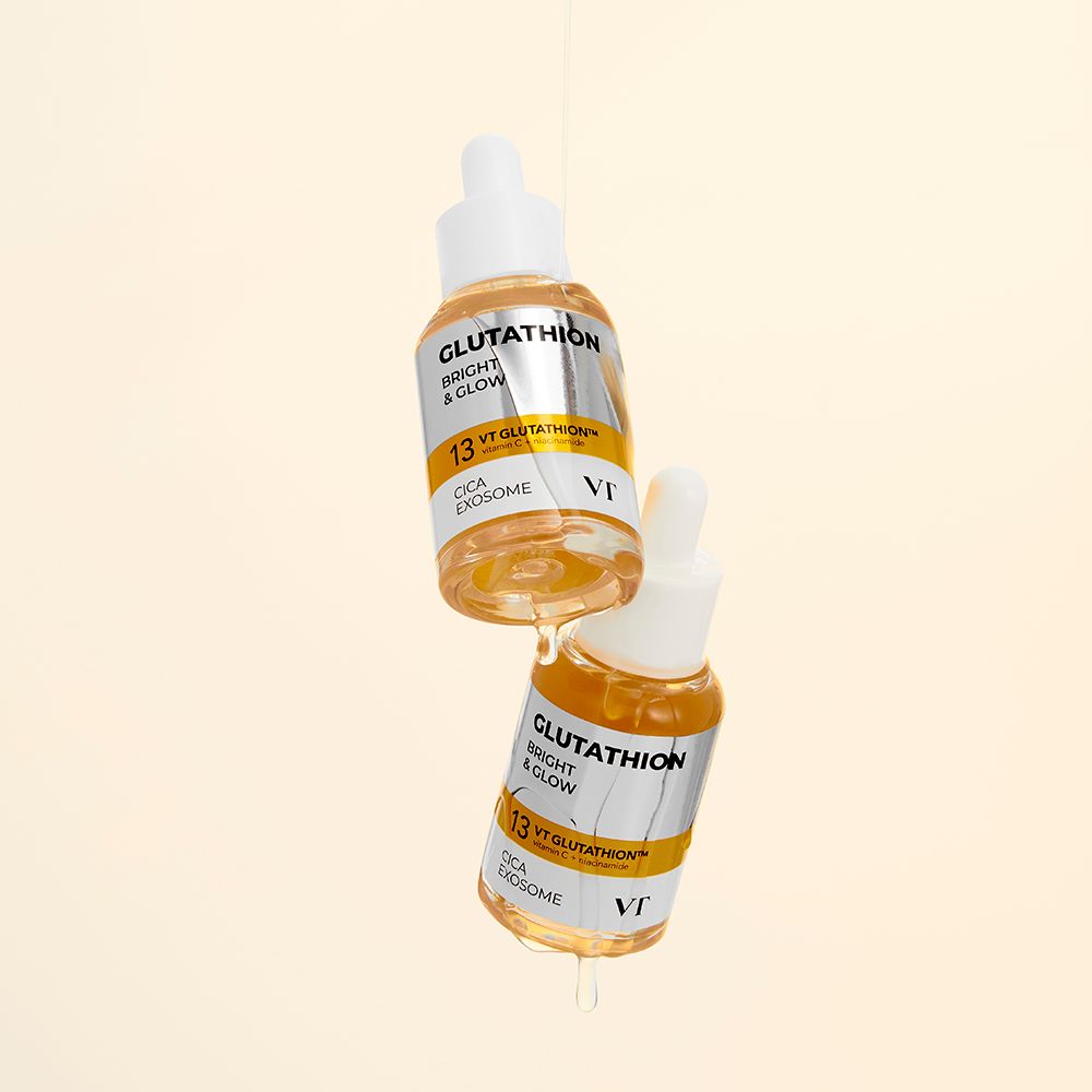 Due flaconi di vetro con pipette. Scritta: Glutathion Bright & Glow, 13 VT Glutathion Cica Exosome. Gocce.