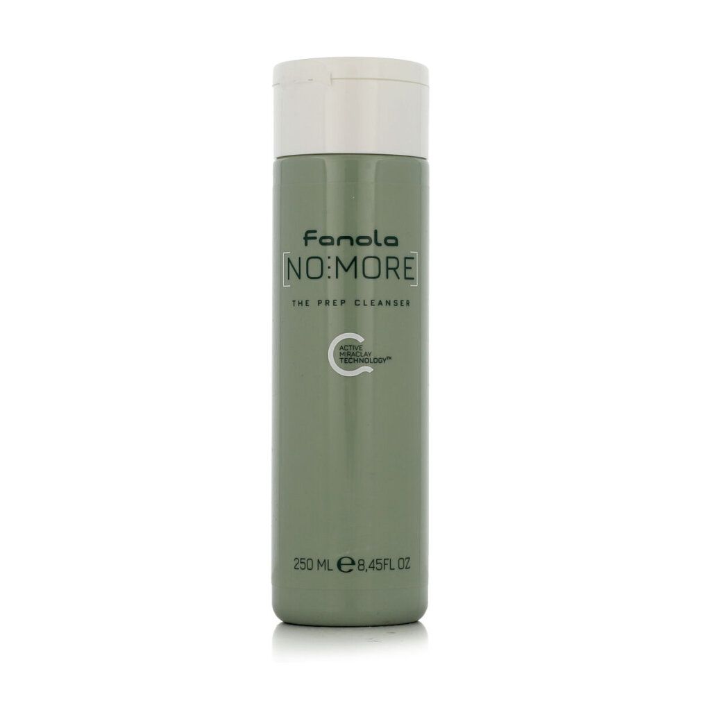 Flacone verde con tappo bianco. Scritta: Fanola NO:MORE THE PREP CLEANSER. Tecnologia argilla attiva. 250 ml, 8,45 FL OZ.