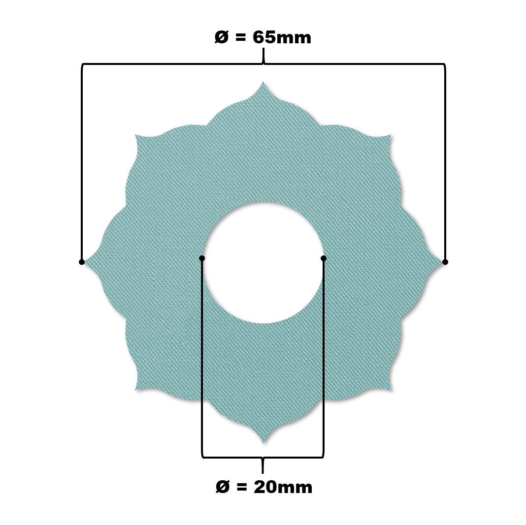 Elemento a forma di fiore blu chiaro con foro centrale. Diametro 65mm, foro 20mm. Superficie strutturata.