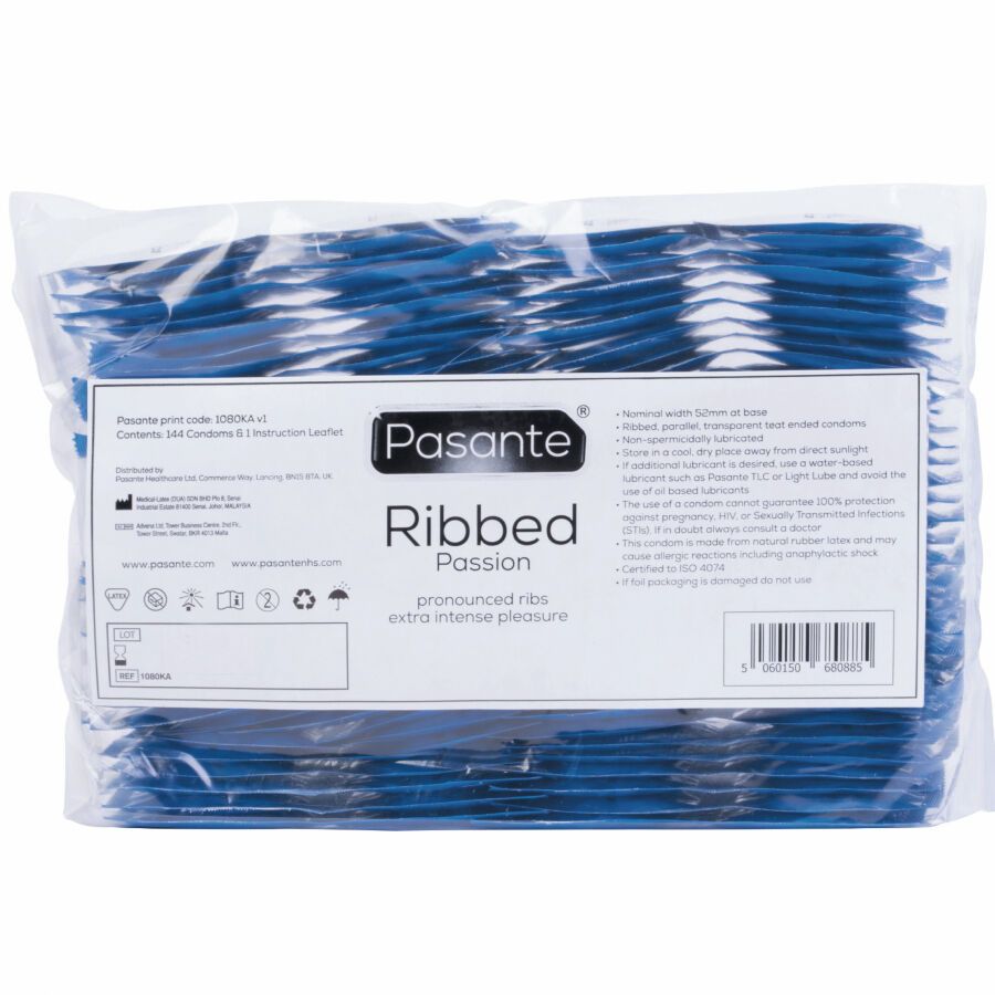 Preservativi Pasante Ribbed Passion in confezione multipla, astucci individuali blu, con foglietto illustrativo.