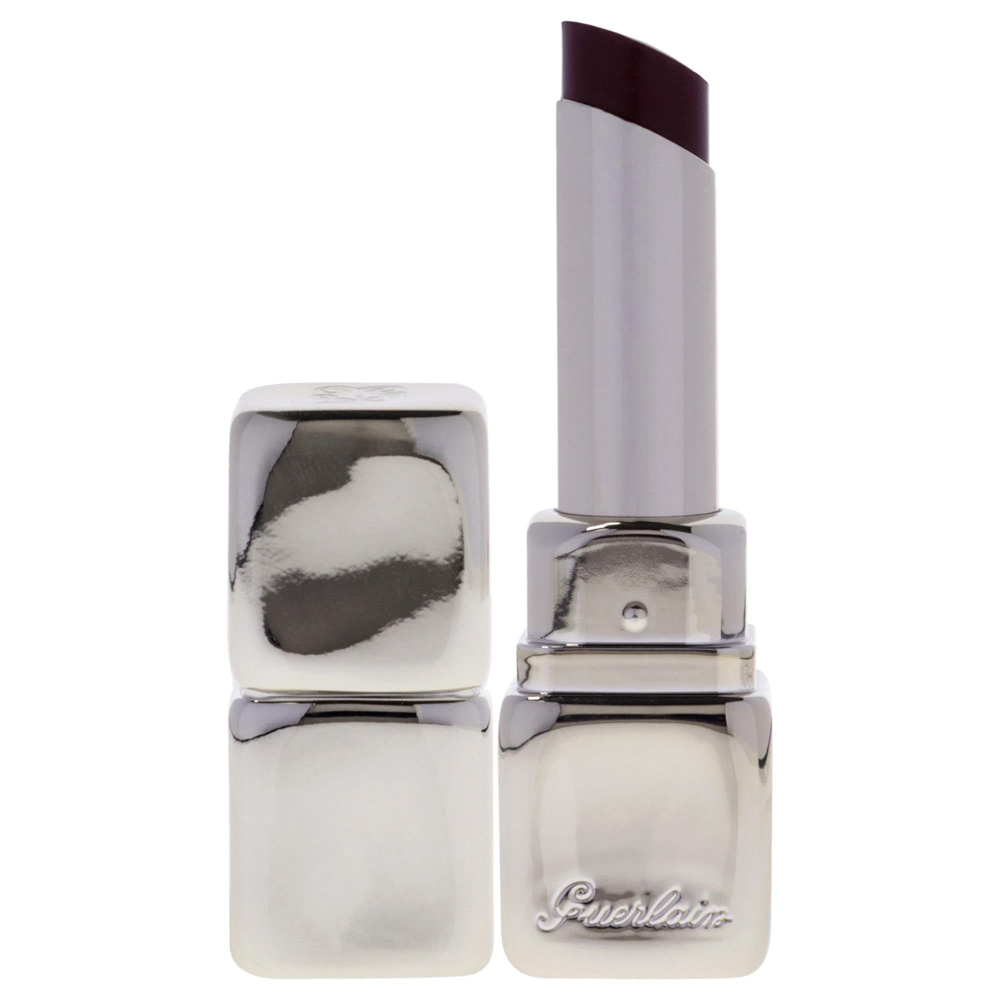 Rossetto rosso scuro in astuccio argentato. Coperchio accanto. Marchio: Guerlain.