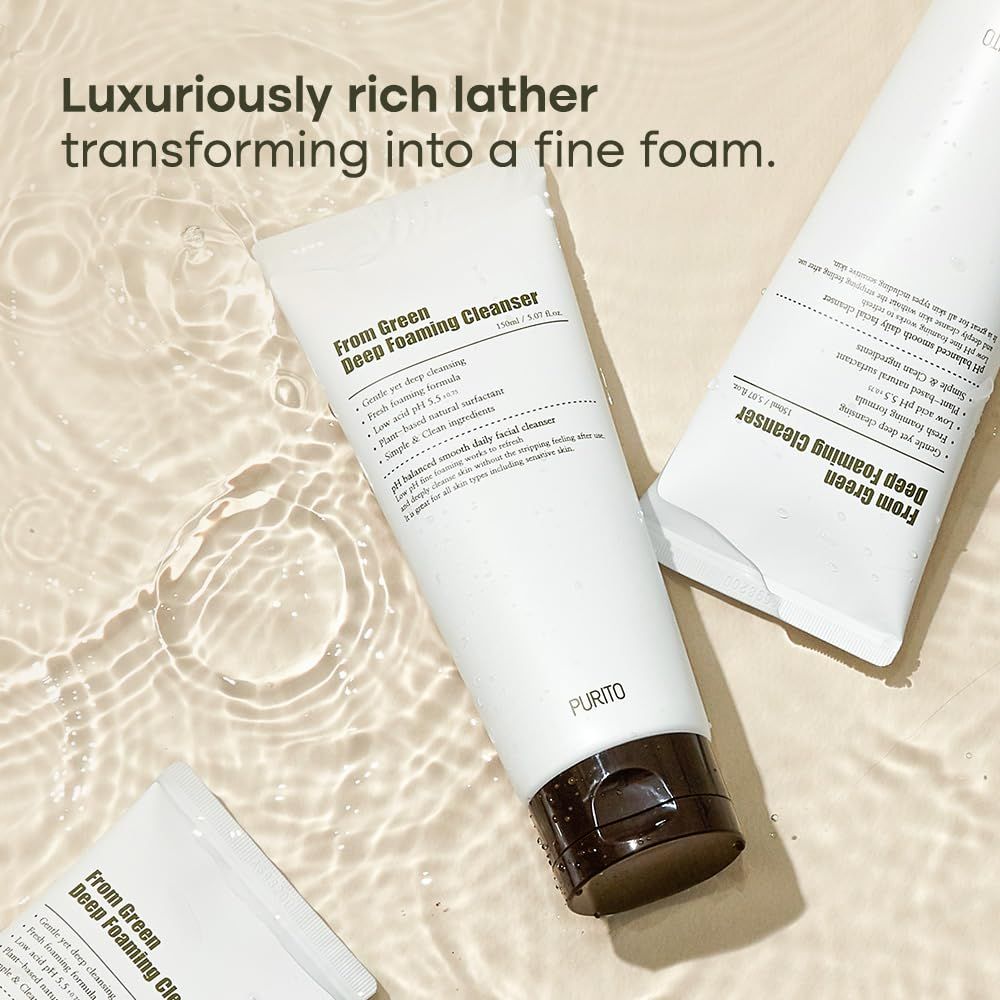 Diversi tubi bianchi. Testo: Detergente schiumogeno profondo. Scritta: PURITO. Prodotto in acqua. Testo: Schiuma ricca.