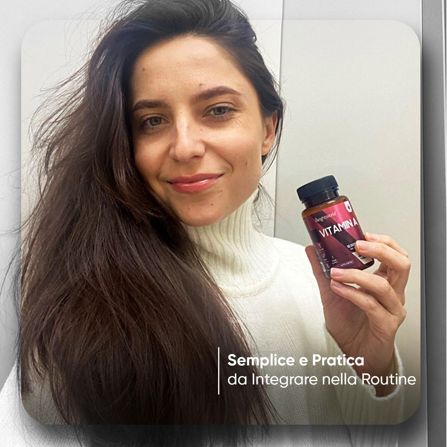 Donna che tiene un flacone di compresse di vitamina A. Testo: Semplice e pratico da integrare nella routine.