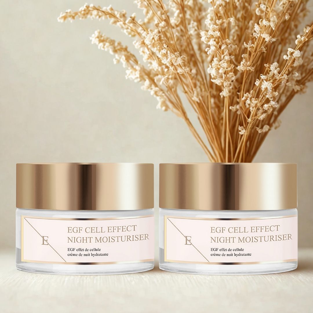 Due vasetti di crema idratante notte con coperchi dorati ed etichette. Scritta: EGF Cell Effect Night Moisturiser.
