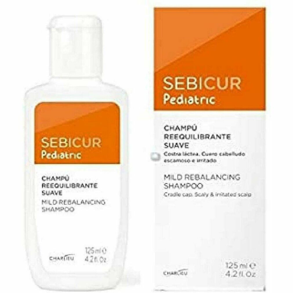 Flacone e scatola bianchi con etichetta arancione. Scritta: Sebicur Pediatric, Champú Reequilibrante Suave, Mild Rebalancing Shampoo.