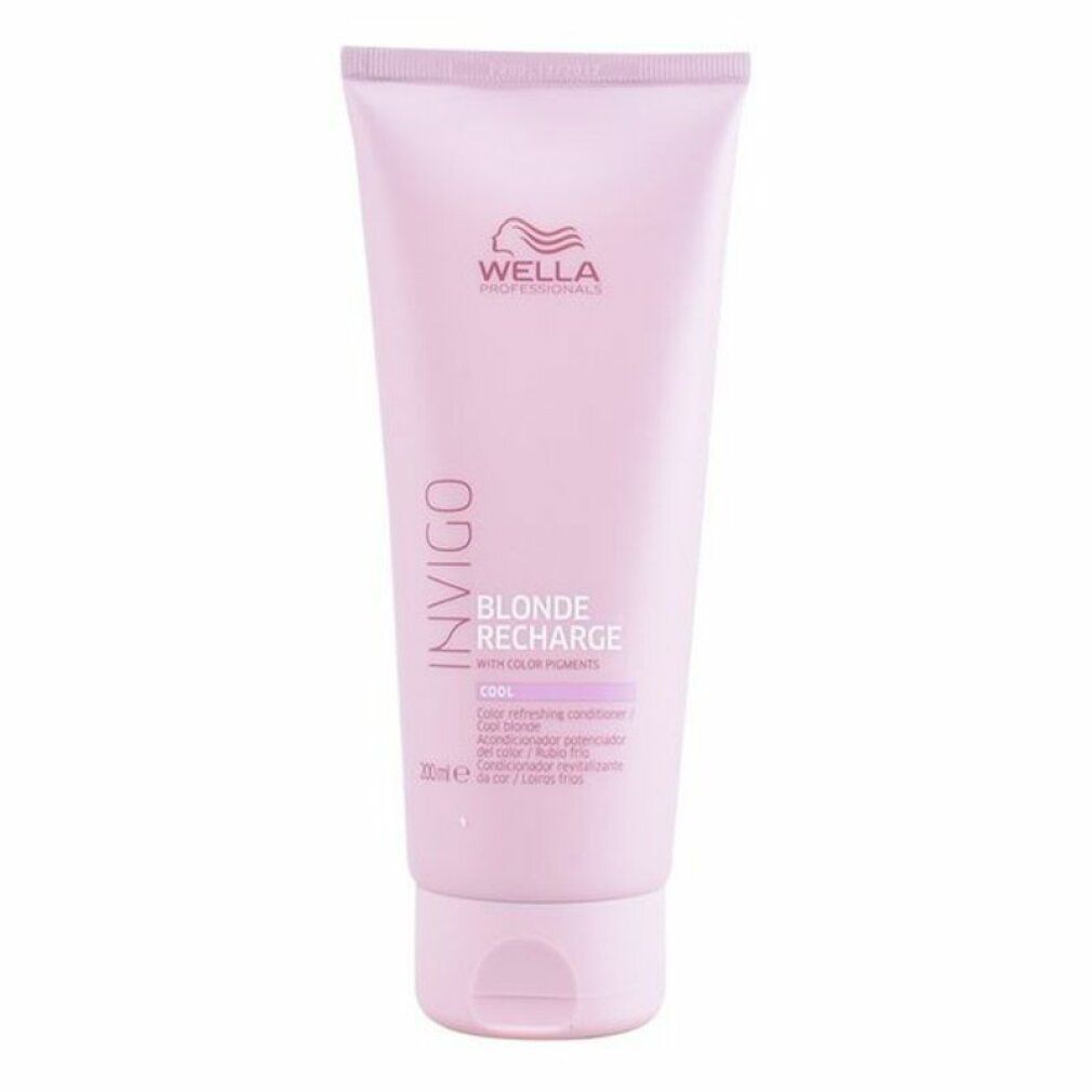 Tubo rosa con scritta INVIGO BLONDE RECHARGE. Marchio WELLA. Nome del prodotto e altre informazioni sull'etichetta.