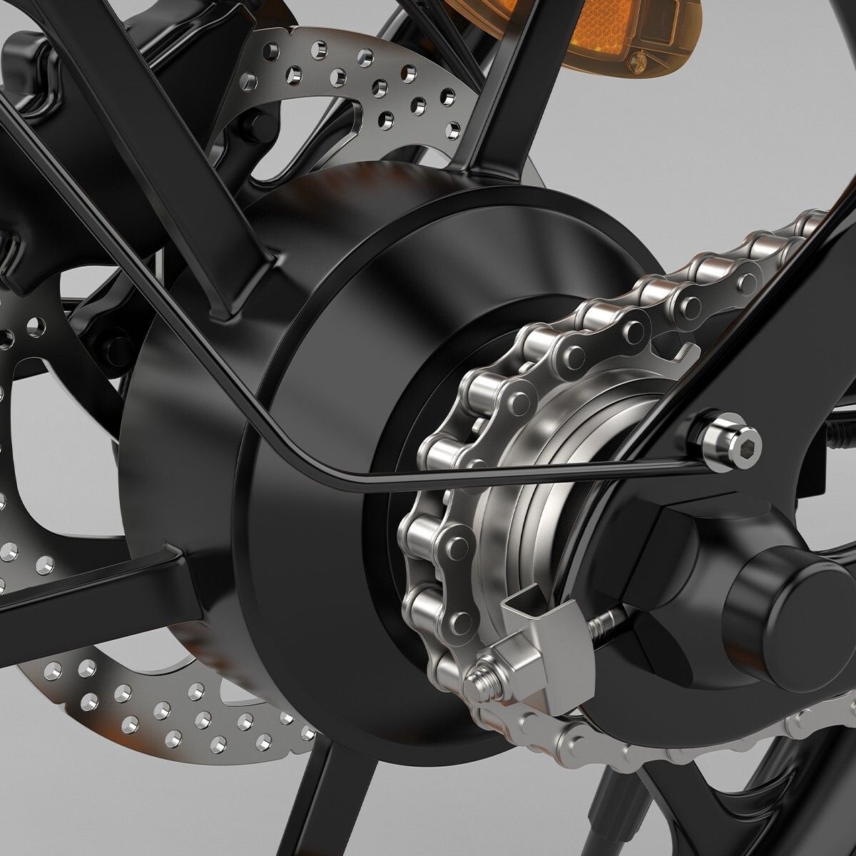 Dettaglio della ruota posteriore di una bicicletta elettrica. Catena, disco freno e pignone.