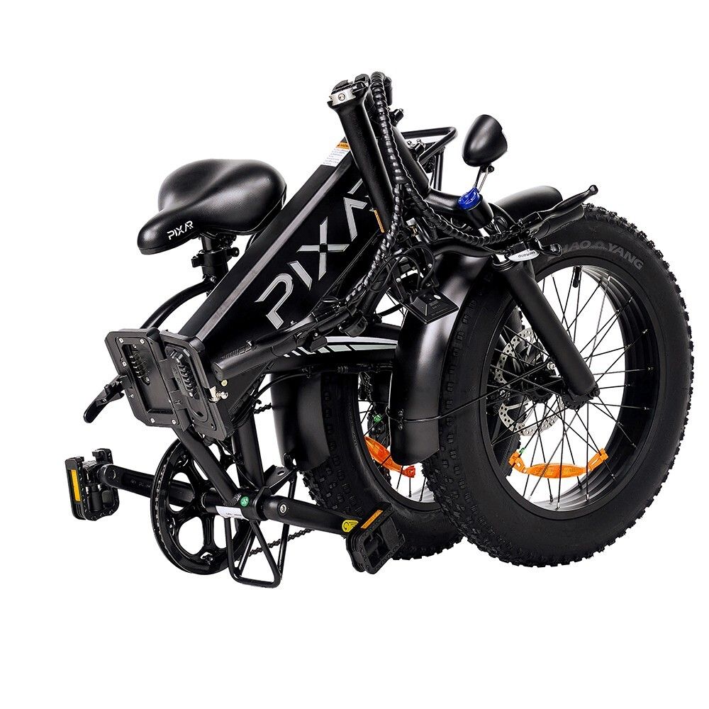 Bicicletta elettrica piegata. Colore nero, pneumatici larghi. Logo PIXAR visibile. Forma compatta.