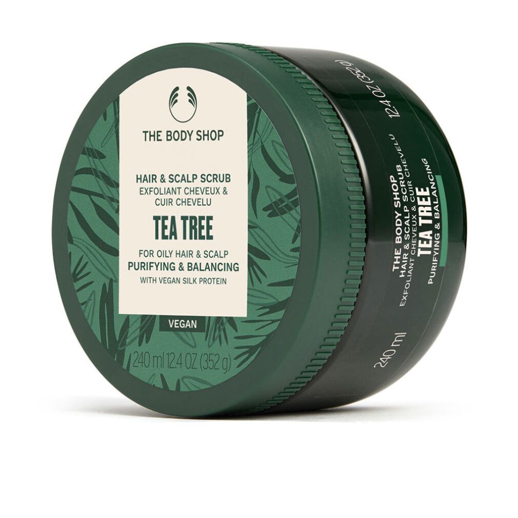 Barattolo verde con coperchio. Scritta: "THE BODY SHOP", "Hair & Scalp Scrub", "Tea Tree". Vegano. 240 ml.