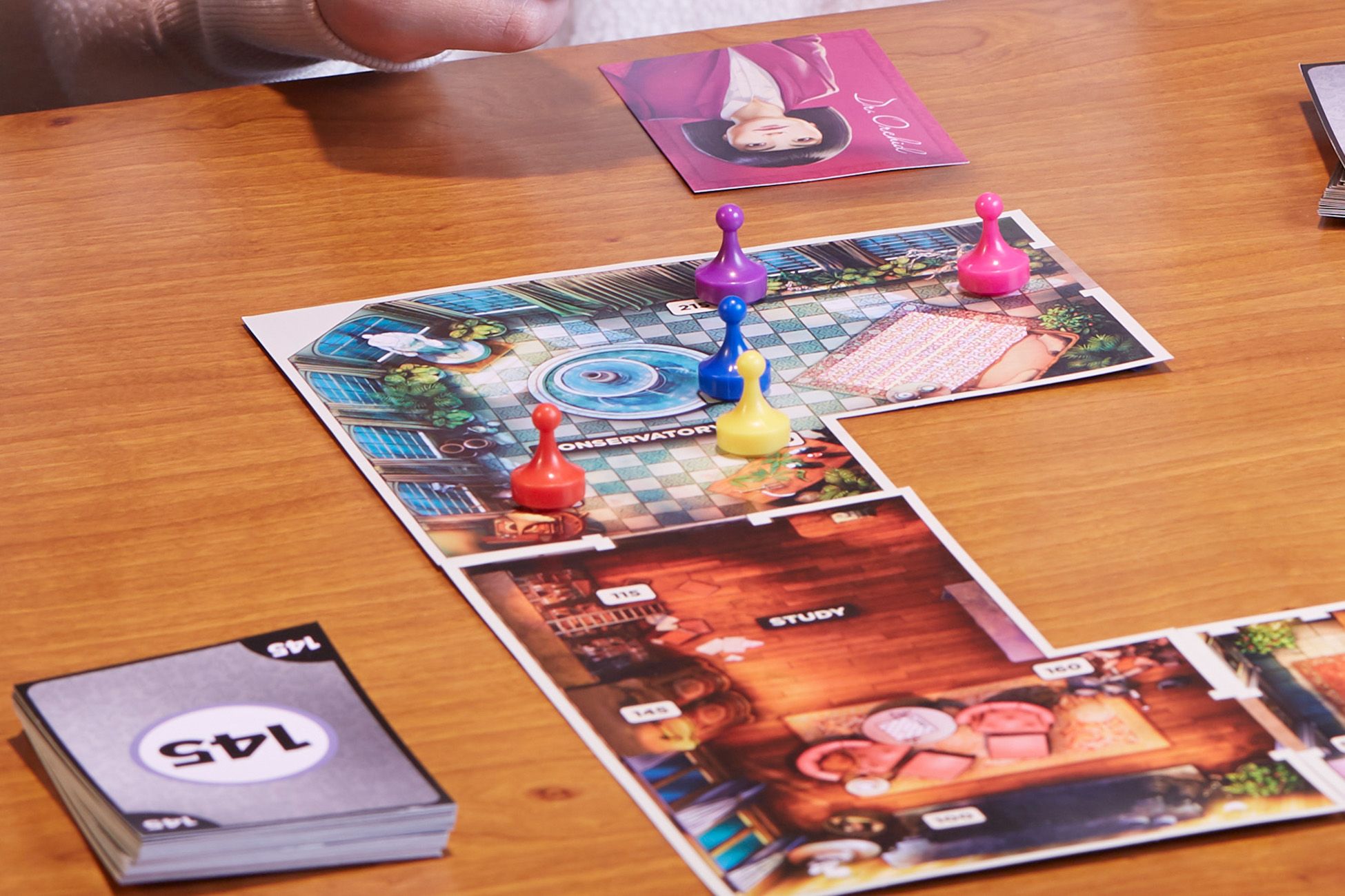 Hasbro Cluedo Betrayal in Villa, Board Game