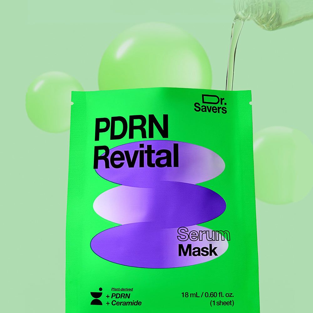 Bustina verde 'PDRN Revital Serum Mask', siero versato, bolle verdi sullo sfondo.