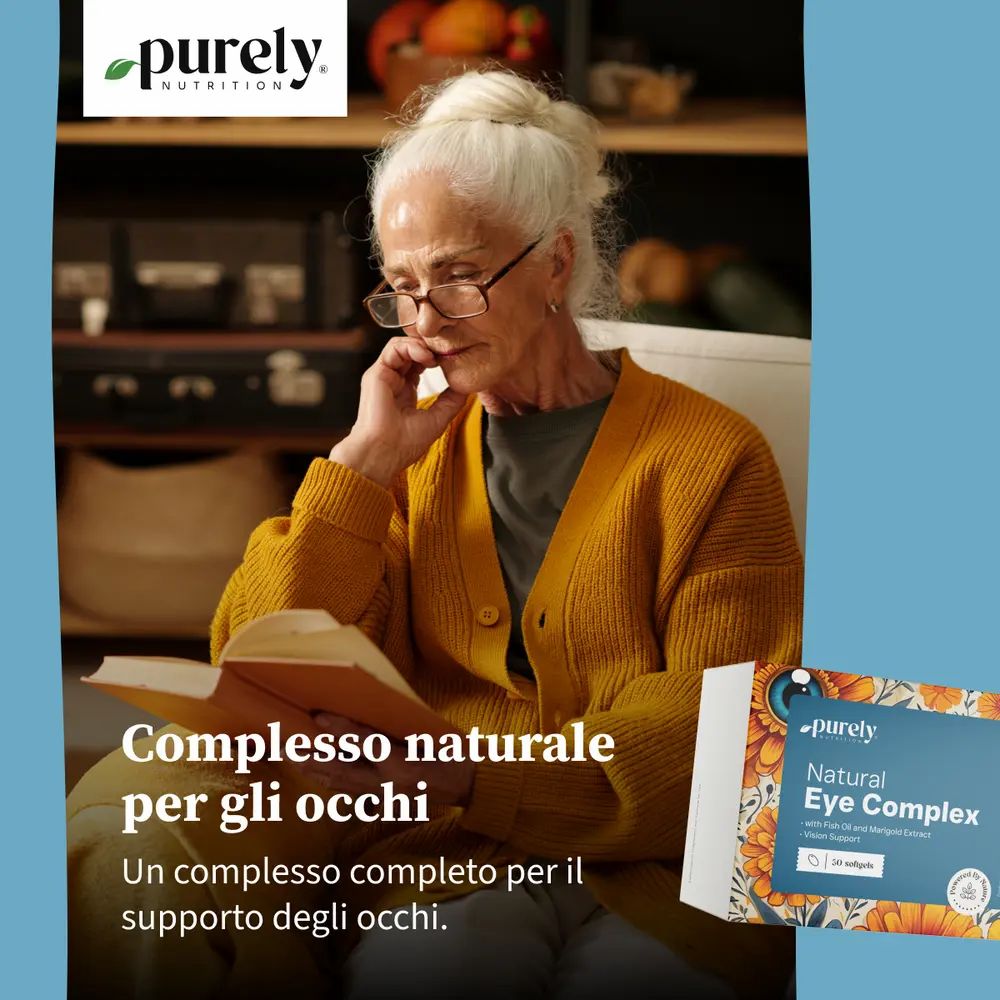 Donna anziana che legge. Confezione Purely Natural Eye Complex sullo sfondo. Nome del prodotto e testo visibili sulla confezione.