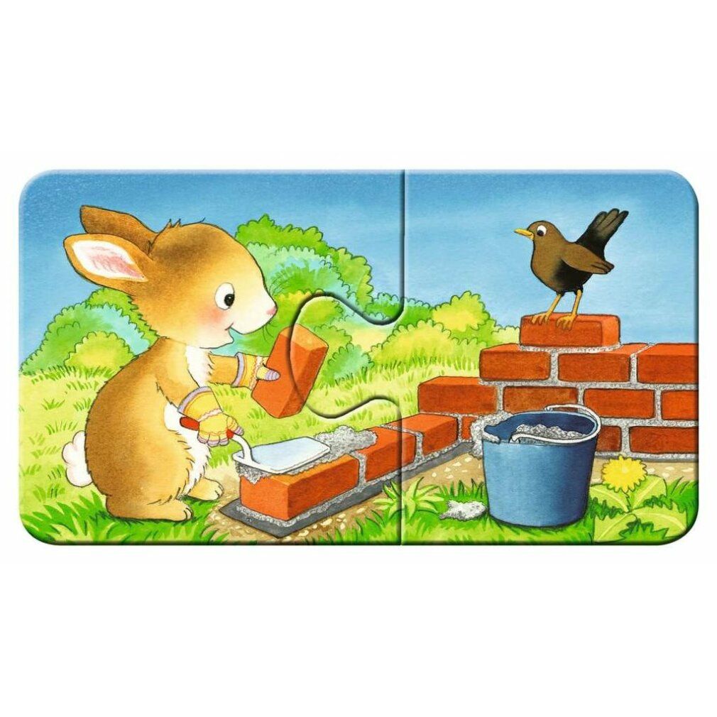 Due pezzi di puzzle mostrano un cane in una pala gommata rossa che scava nella sabbia.