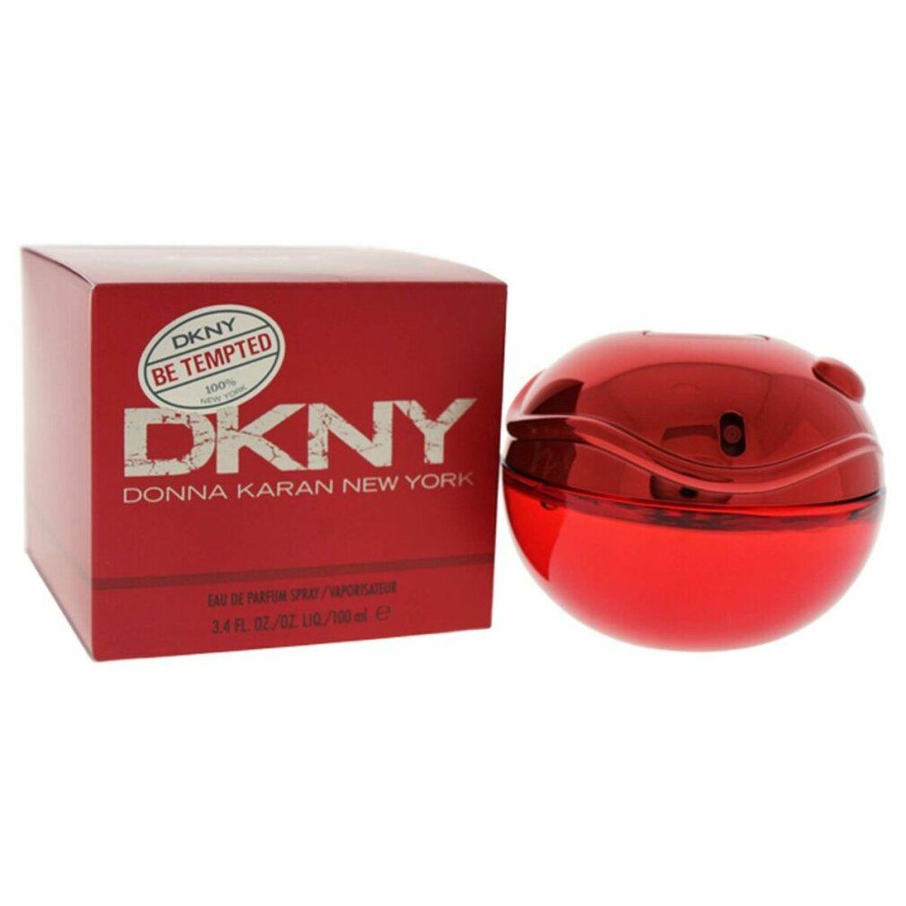 Flacone e scatola rossi. Flacone rotondo, rosso. Scatola con logo DKNY e 'Be Tempted'. Testo: Donna Karan New York.