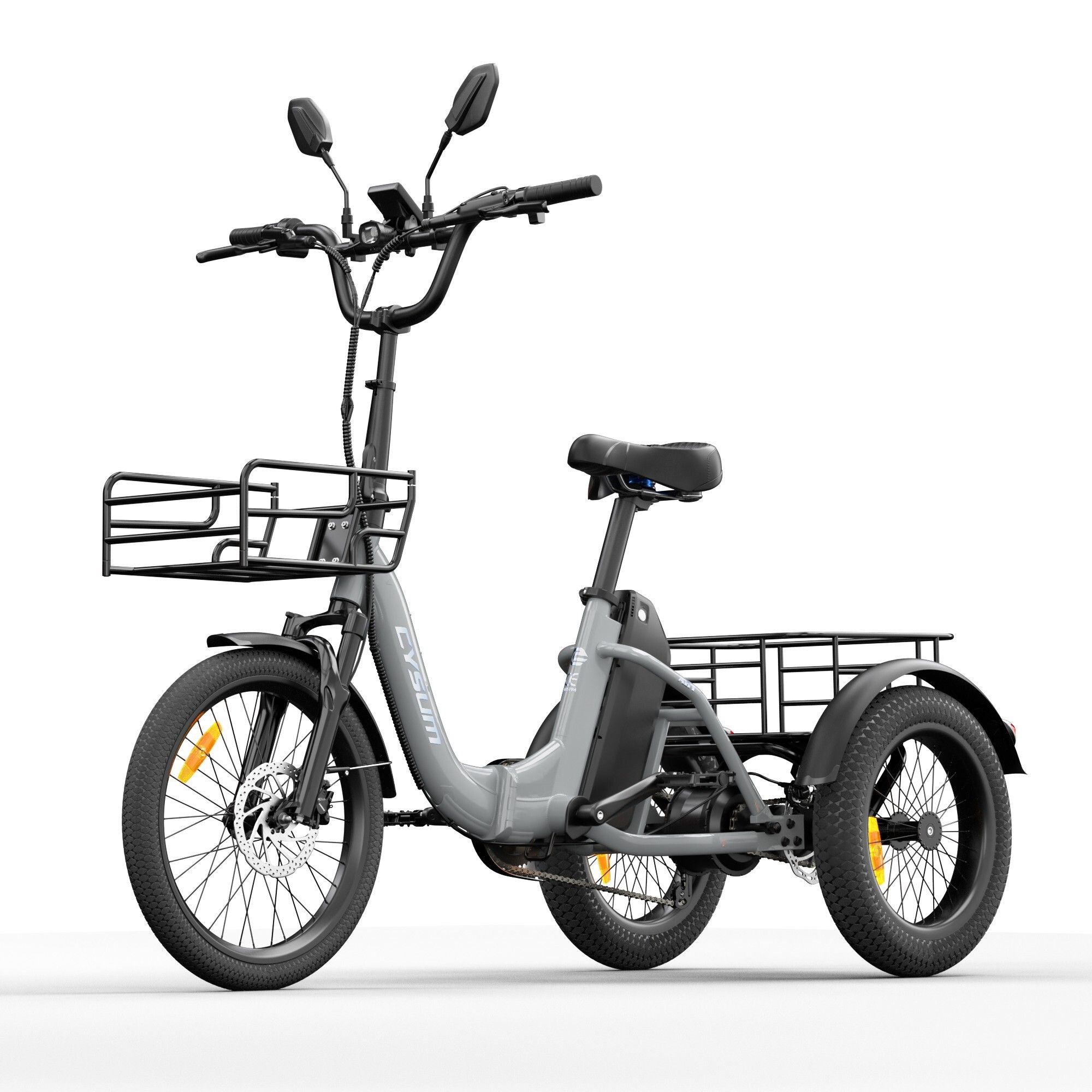 Triciclo elettrico grigio con cestini, sella e manubrio. Accenti gialli sui pneumatici.