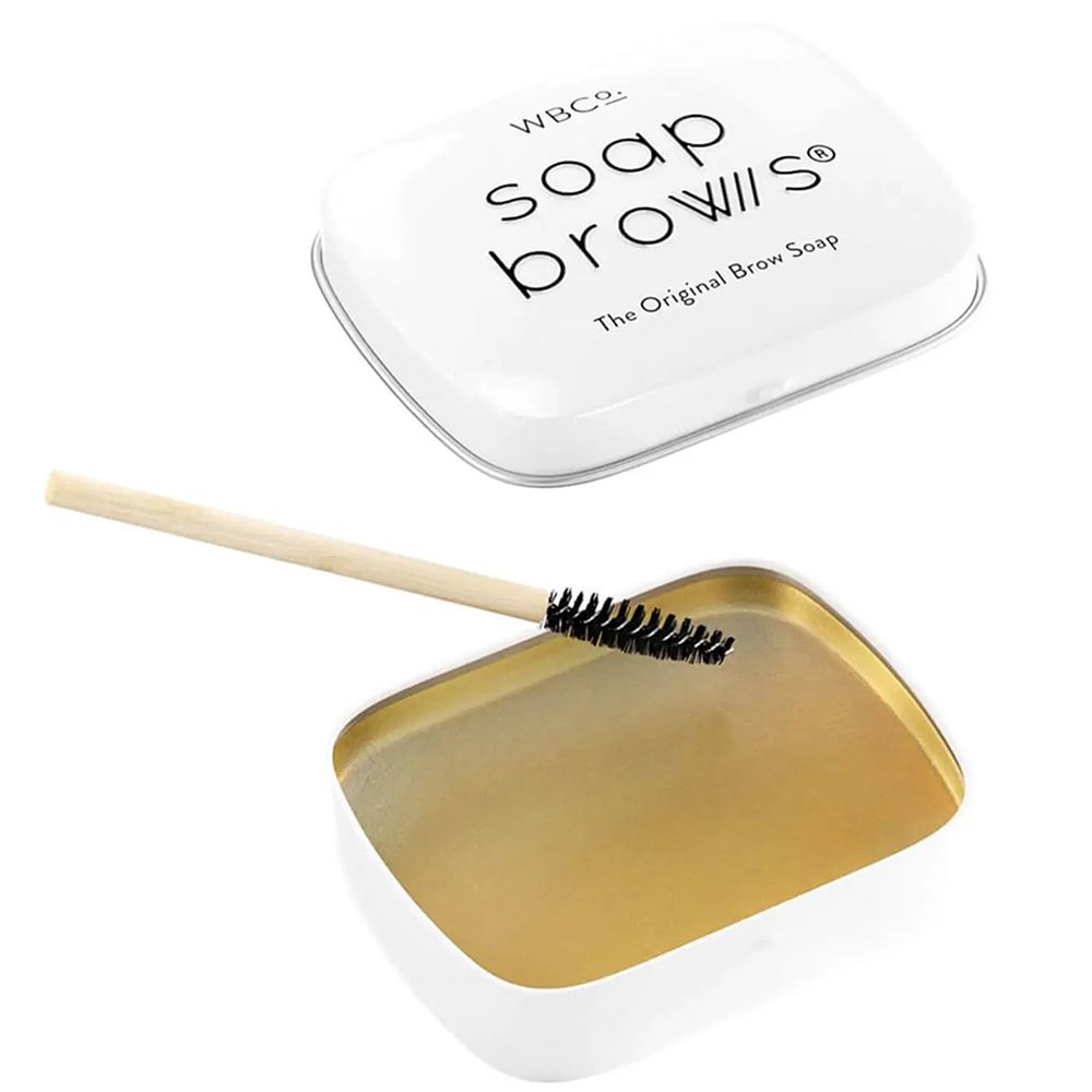 Scatola quadrata bianca con scritta. Sotto, scatola aperta con spazzola.