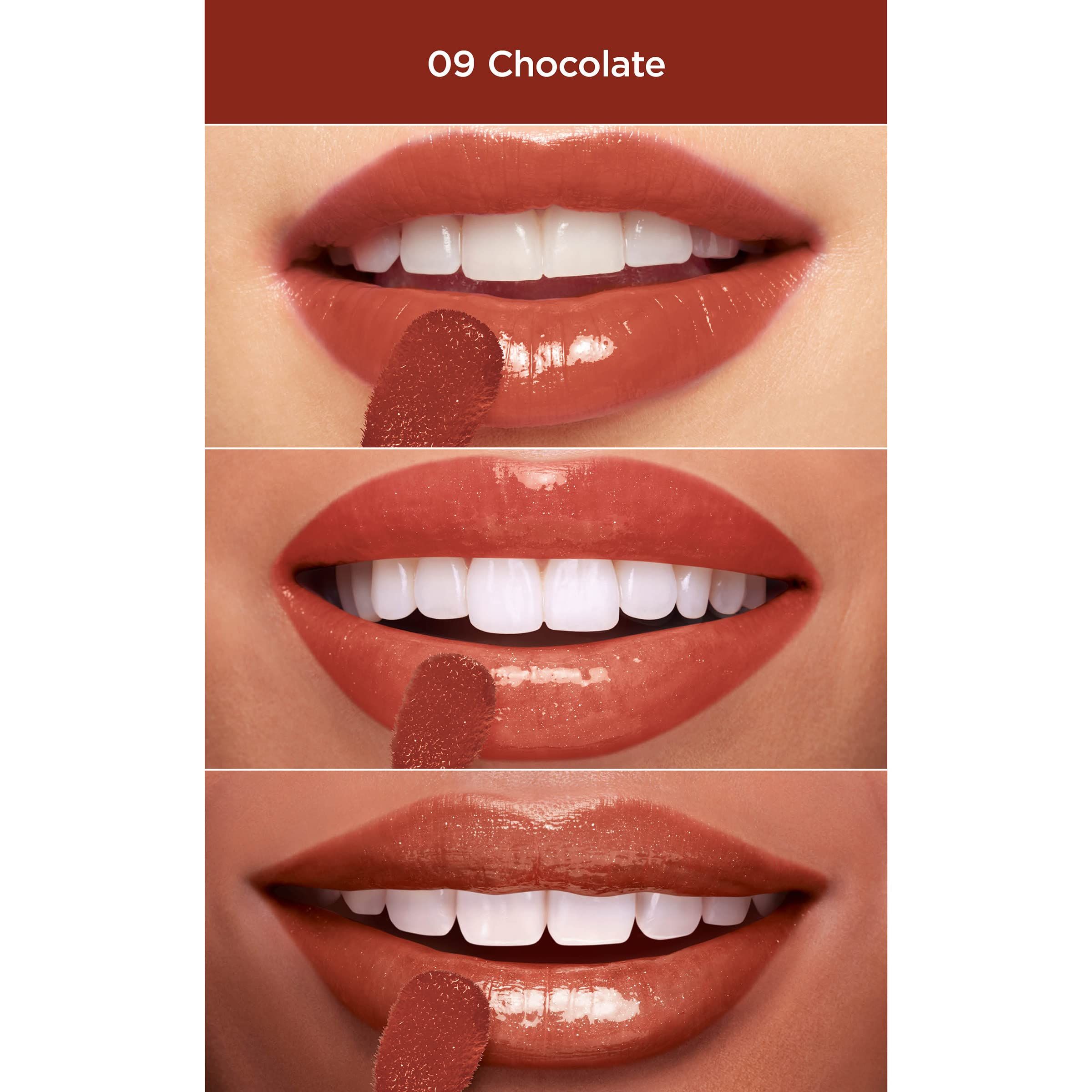 Labbra color cioccolato applicate con un applicatore.