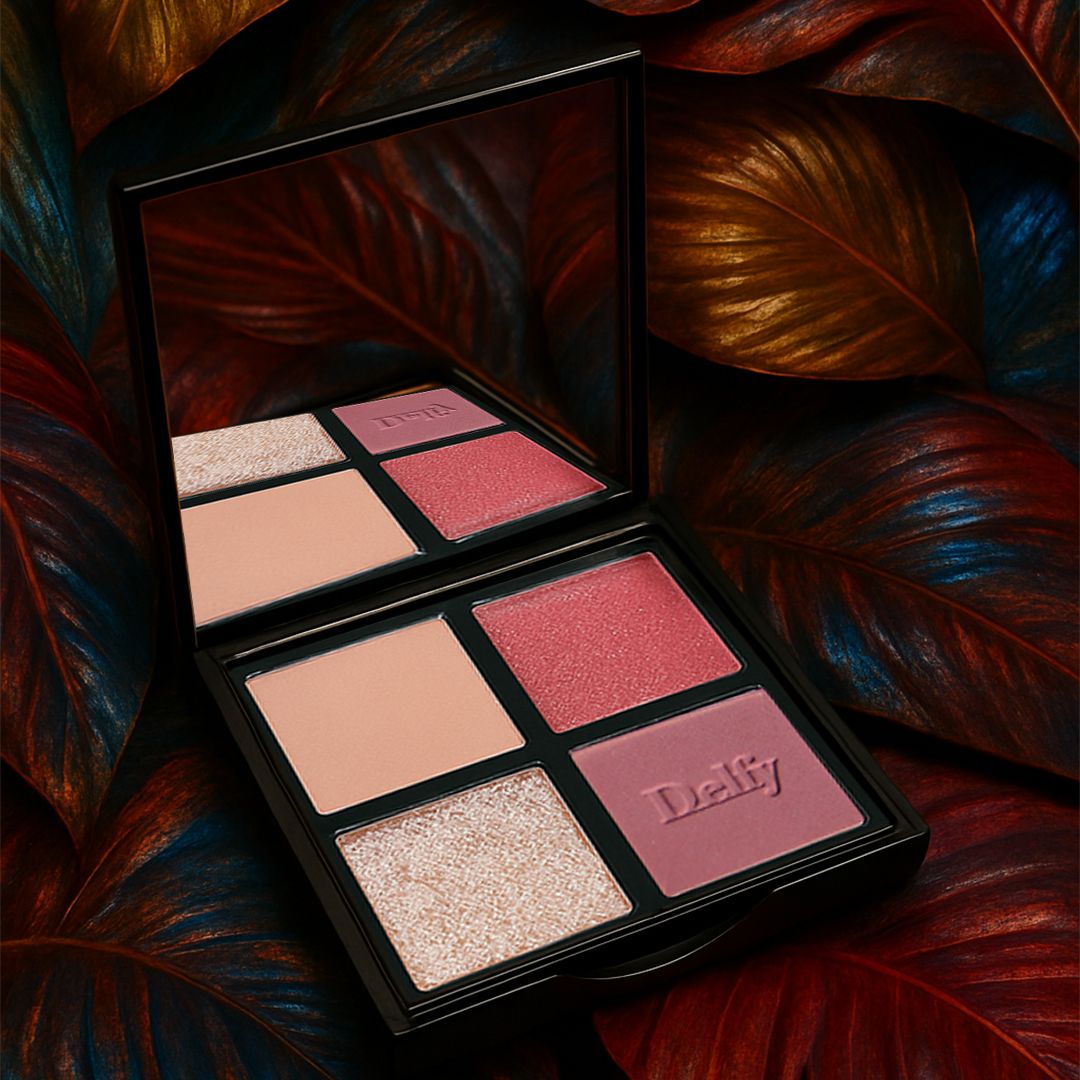 Palette ombretto quattro colori con tonalità rosa, oro e pesca, opache e scintillanti.