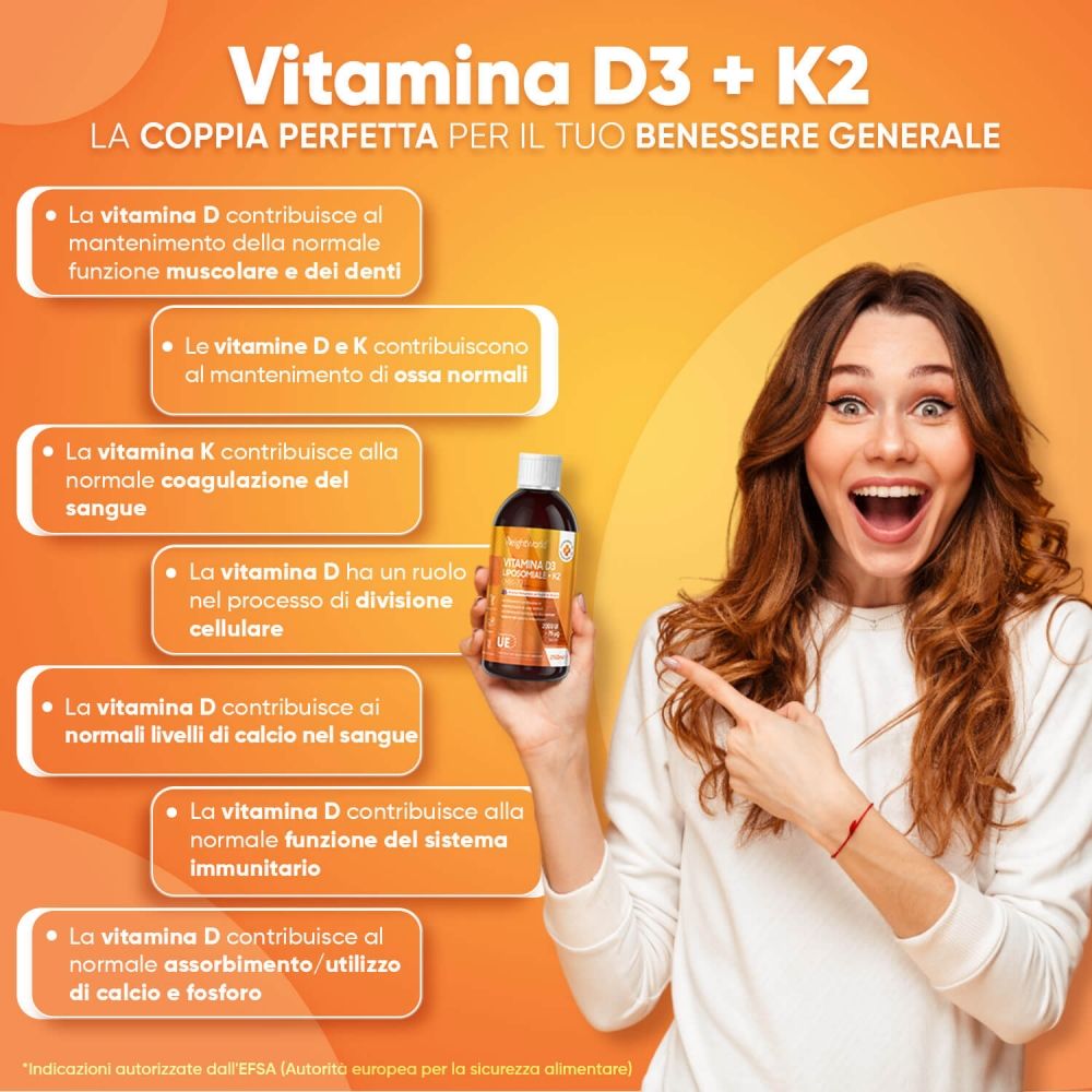 Donna con bottiglia. Testo: Vitamina D3 + K2. Vantaggi: muscoli, ossa, coagulazione, divisione cellulare, sistema immunitario.