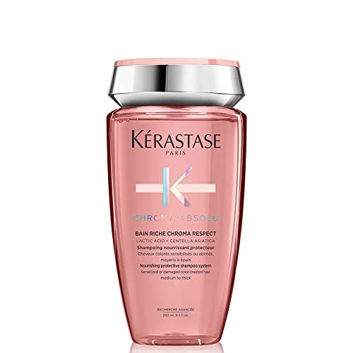Kérastase Chroma Absolu Bain Riche Chroma Respect Shampoo. Flacone rosa con tappo argentato. Nome del prodotto e logo visibili.