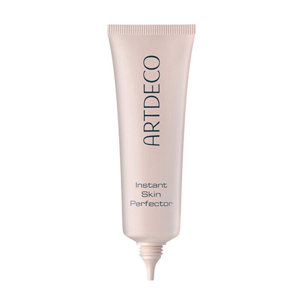 Tubo di prodotto. Scritta ARTDECO, Instant Skin Perfector. Tubo rosa, punta. Sfondo bianco.